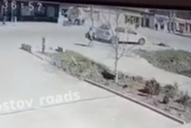 Школьниц-нарушительниц сбили в Батайске: видео